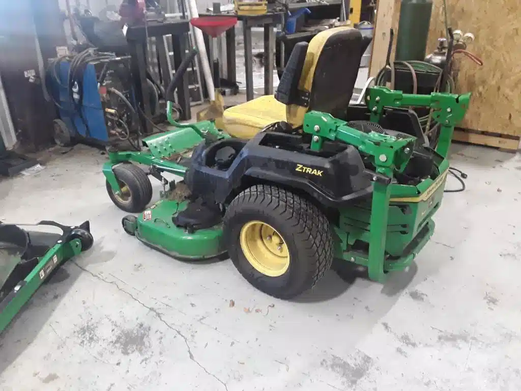 Gallery image 2 for Used 2023 John Deere Z530M Mower - Zero Turn