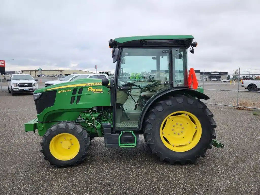 Gallery image 2 for Used 2022 John Deere 5090GN Tractor