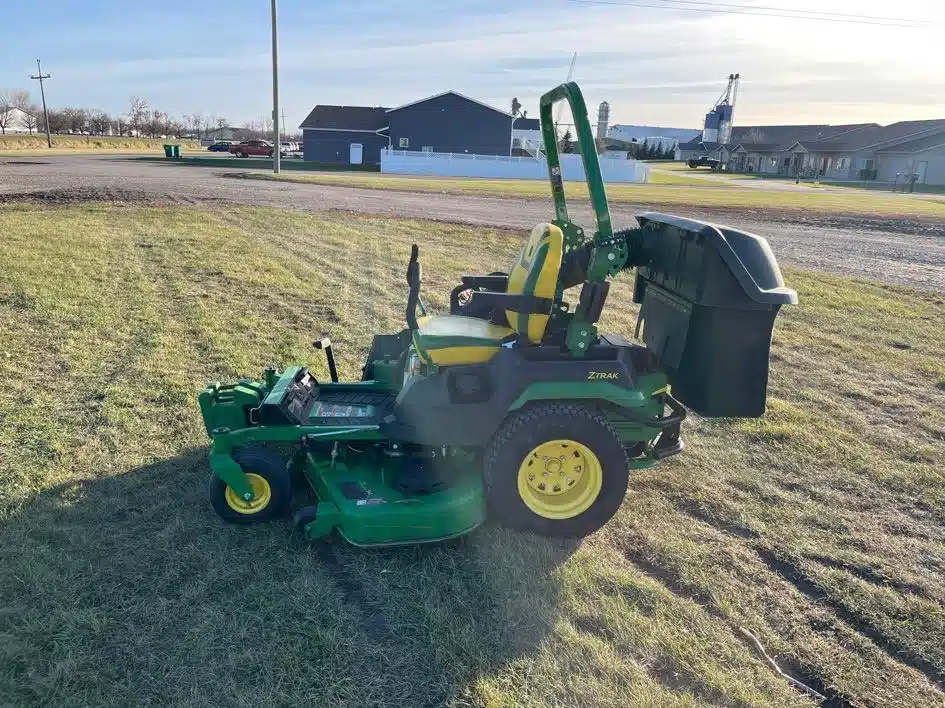 Gallery image 2 for 2023 John Deere Z530R Mower - Zero Turn