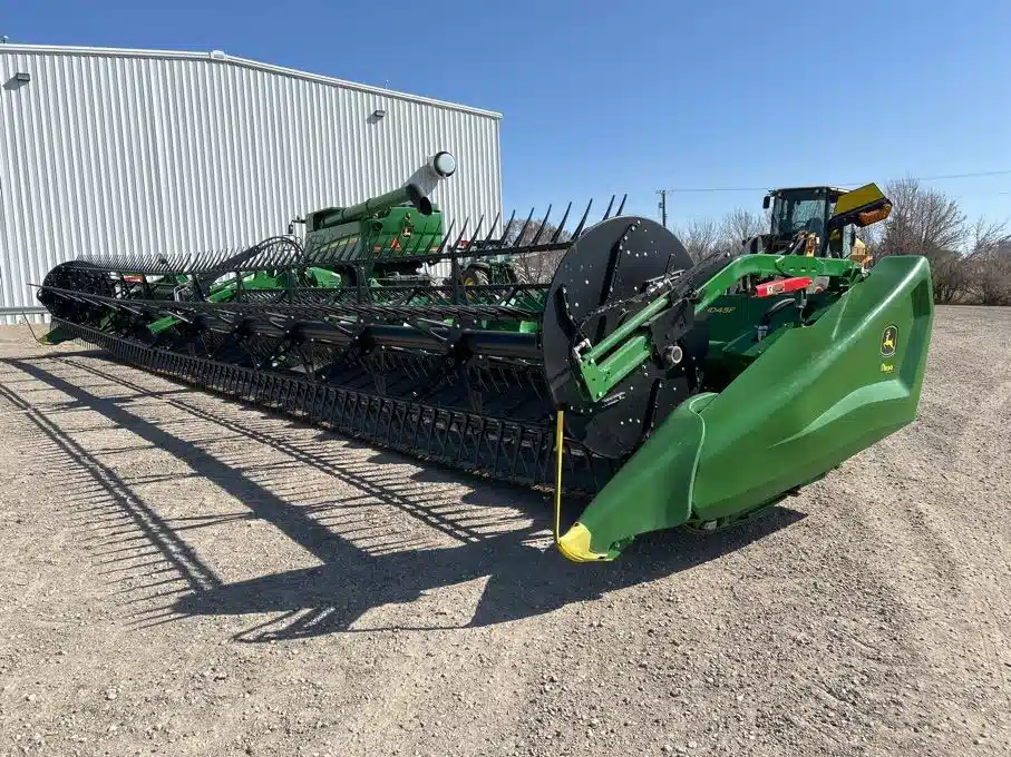 Gallery image 1 for 2024 John Deere HD40F Header - Draper