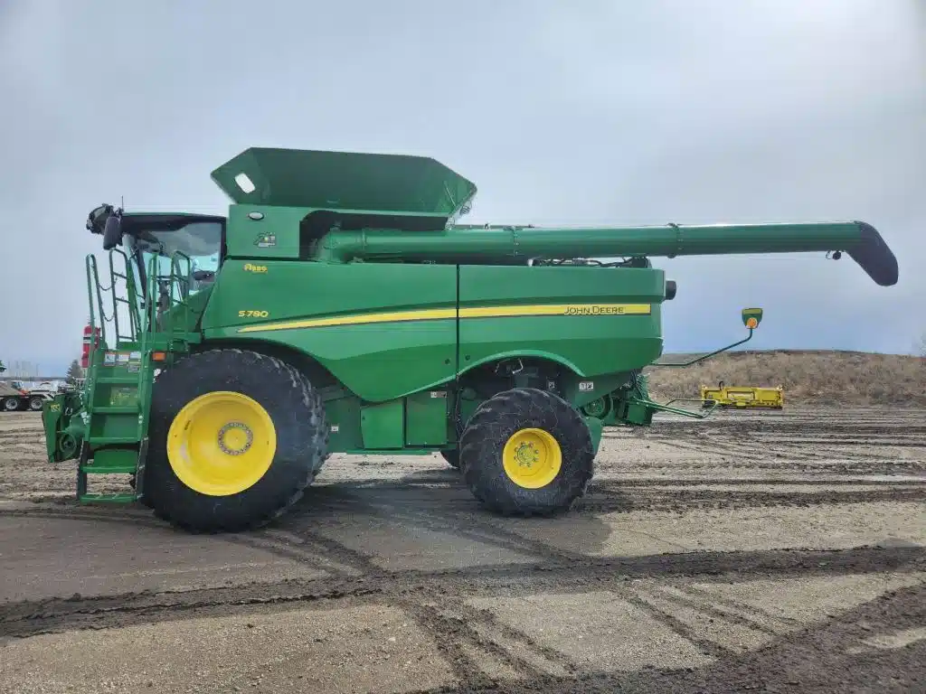 Gallery image 2 for 2022 John Deere S780 Combine