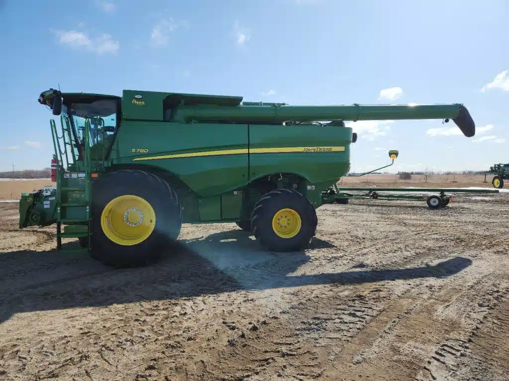 Gallery image 2 for 2024 John Deere S780 Combine