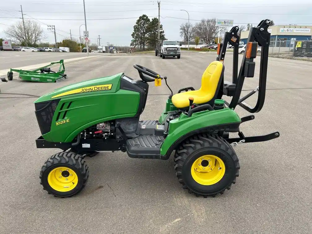 Gallery image 2 for Used 2018 John Deere 1023E Tractor
