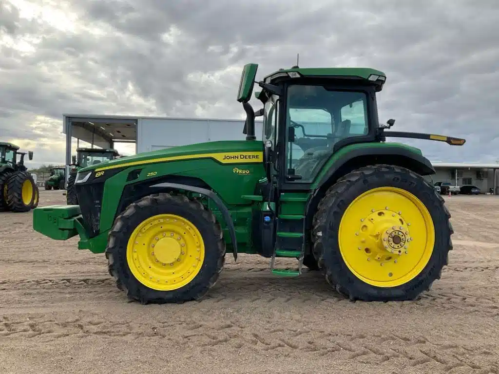 Gallery image 2 for Used 2023 John Deere 8R 250 Tractor