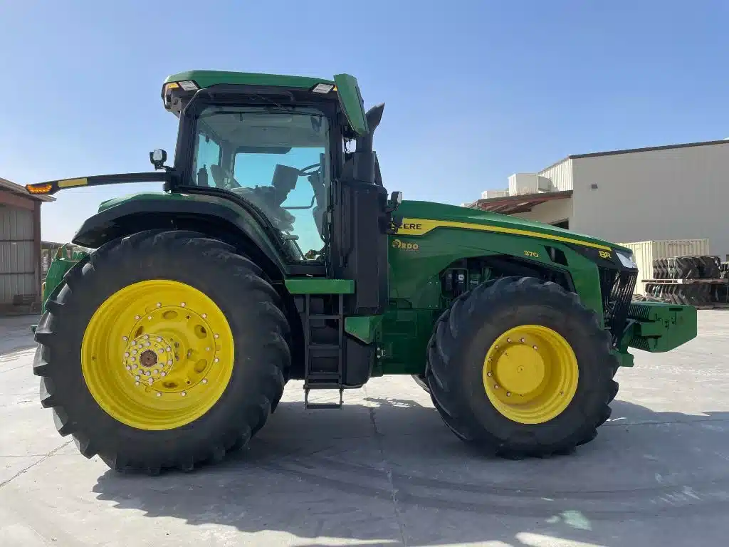 Gallery image 2 for 2023 John Deere 8R 370 Tractor