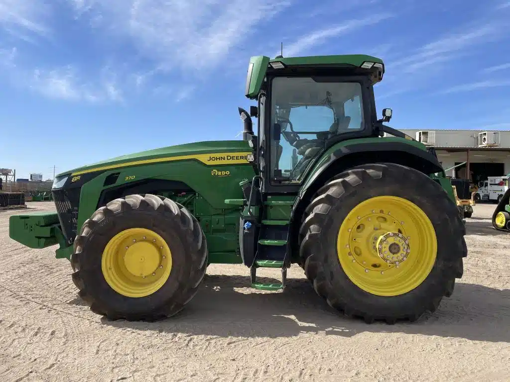 Gallery image 2 for Used 2023 John Deere 8R 370 Tractor