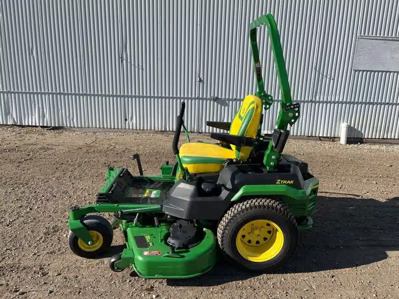 Gallery image 2 for Used 2023 John Deere Z530R Mower - Zero Turn