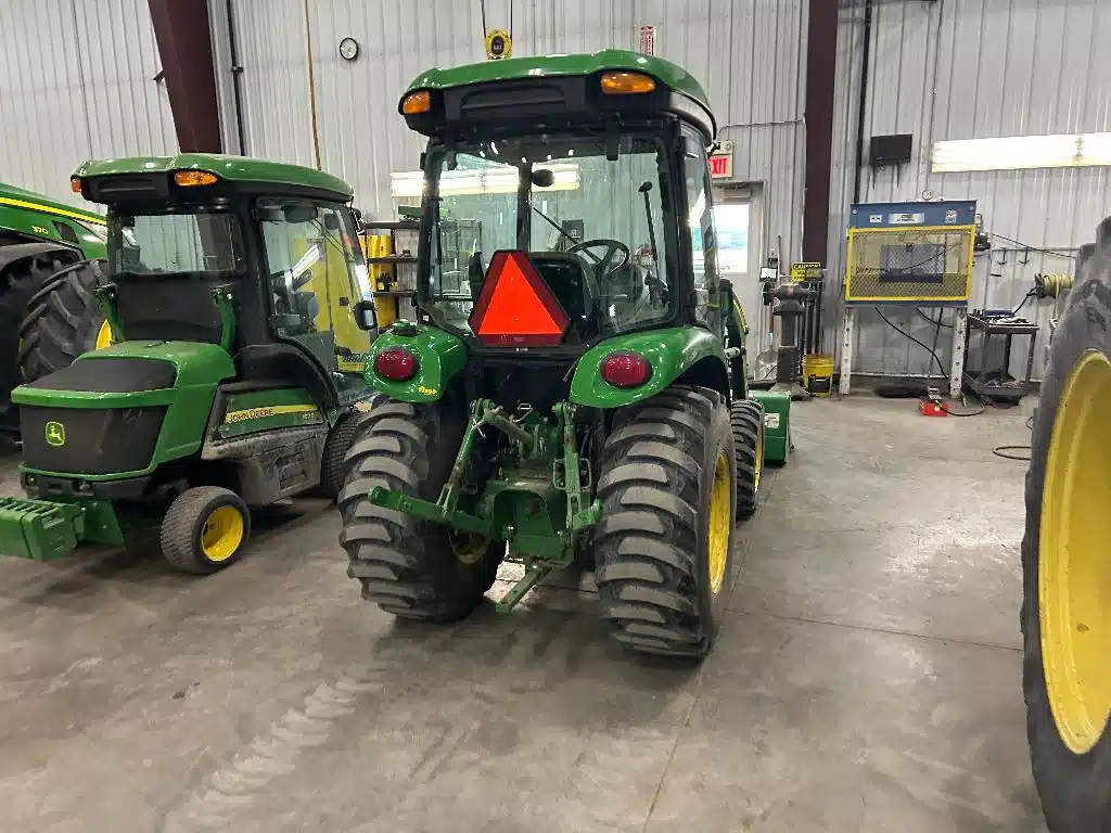 Gallery image 2 for Used 2014 John Deere 3033R Tractor