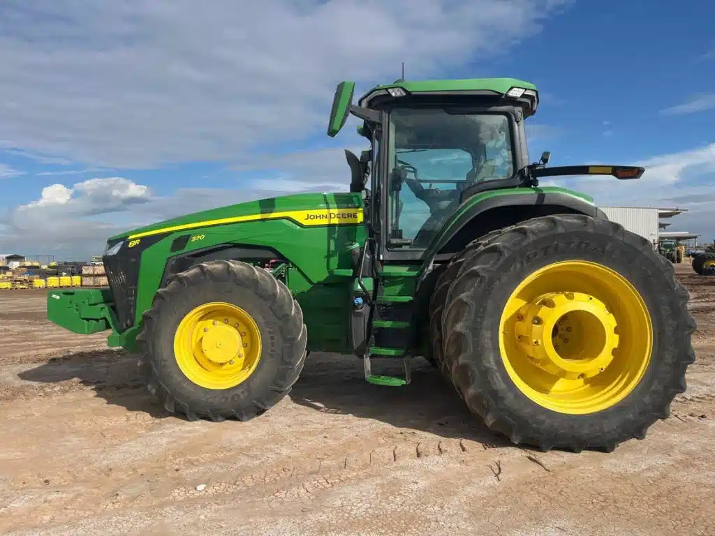 Gallery image 2 for 2021 John Deere 8R 370 Tractor