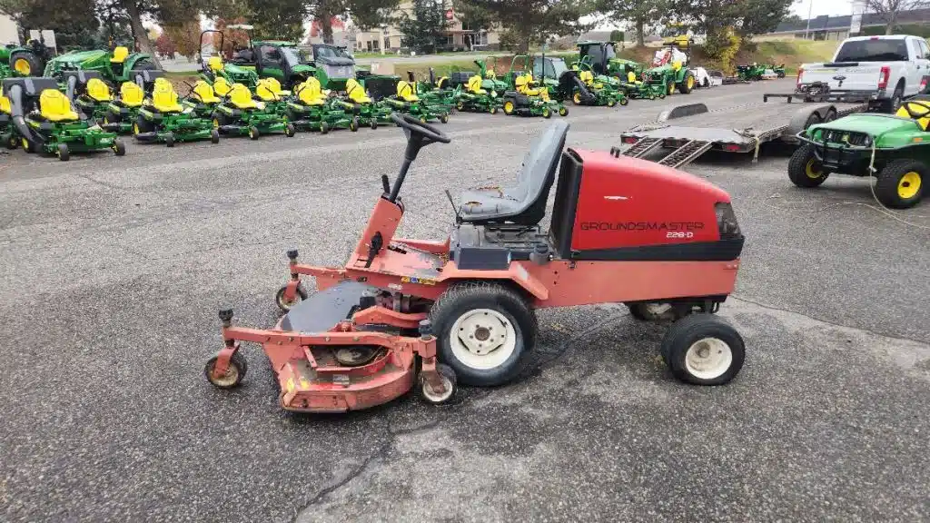 Gallery image 2 for Used 2002 Toro - Wheel Horse 228-D Mower - Front Deck