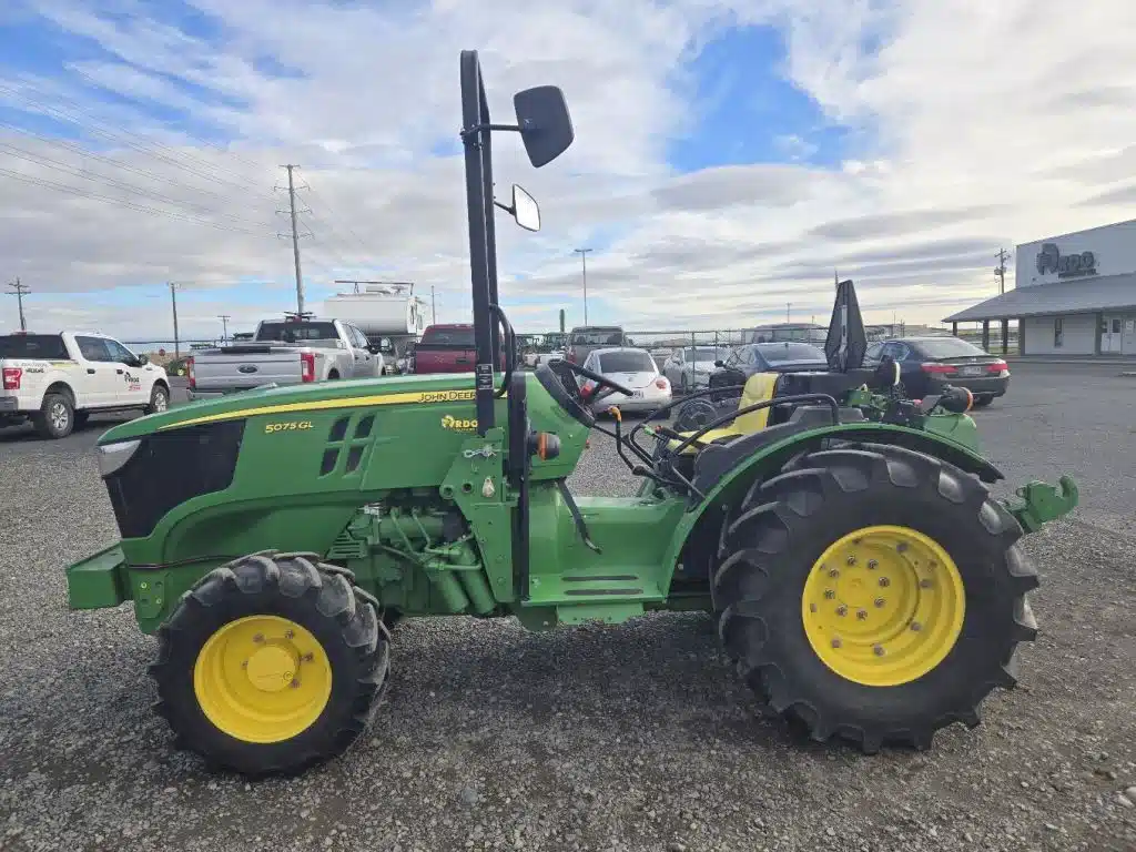 Gallery image 2 for 2022 John Deere 5075GL Tractor