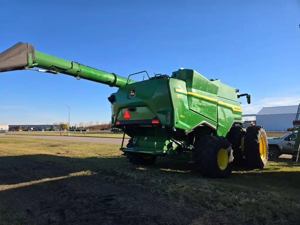 Gallery image 2 for 2025 John Deere S7 800 Combine