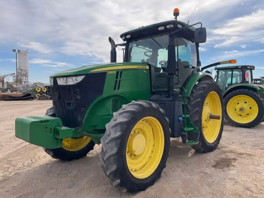 Gallery image 1 for Used 2019 John Deere 7210R Tractor
