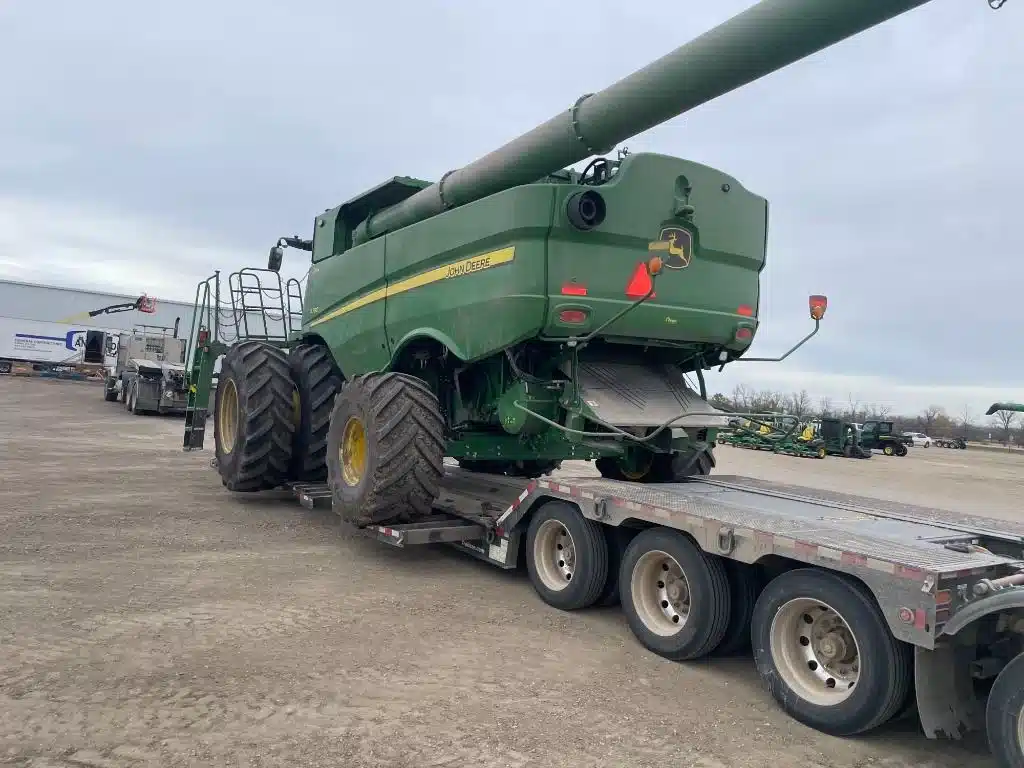 Gallery image 2 for 2023 John Deere S780 Combine