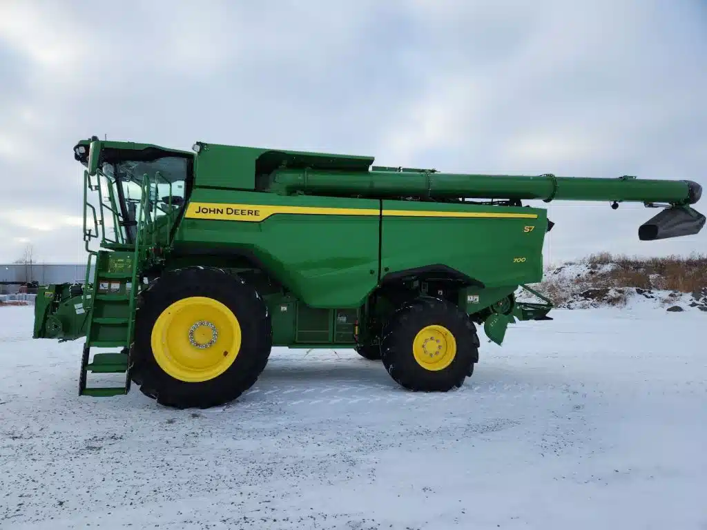 Gallery image 2 for 2025 John Deere S7 700 Combine