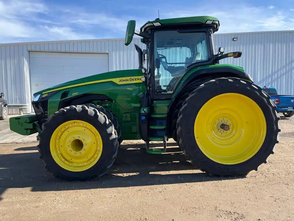 Gallery image 2 for Used 2024 John Deere 8R 250 Tractor