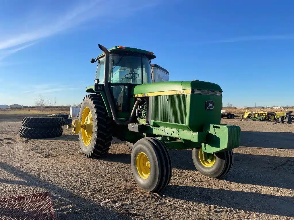 Gallery image 1 for Used 1993 John Deere 4760 Tractor