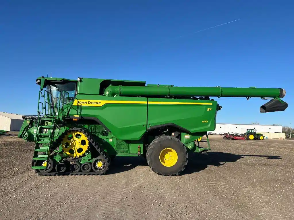 Gallery image 2 for Used 2025 John Deere S7 800 Combine