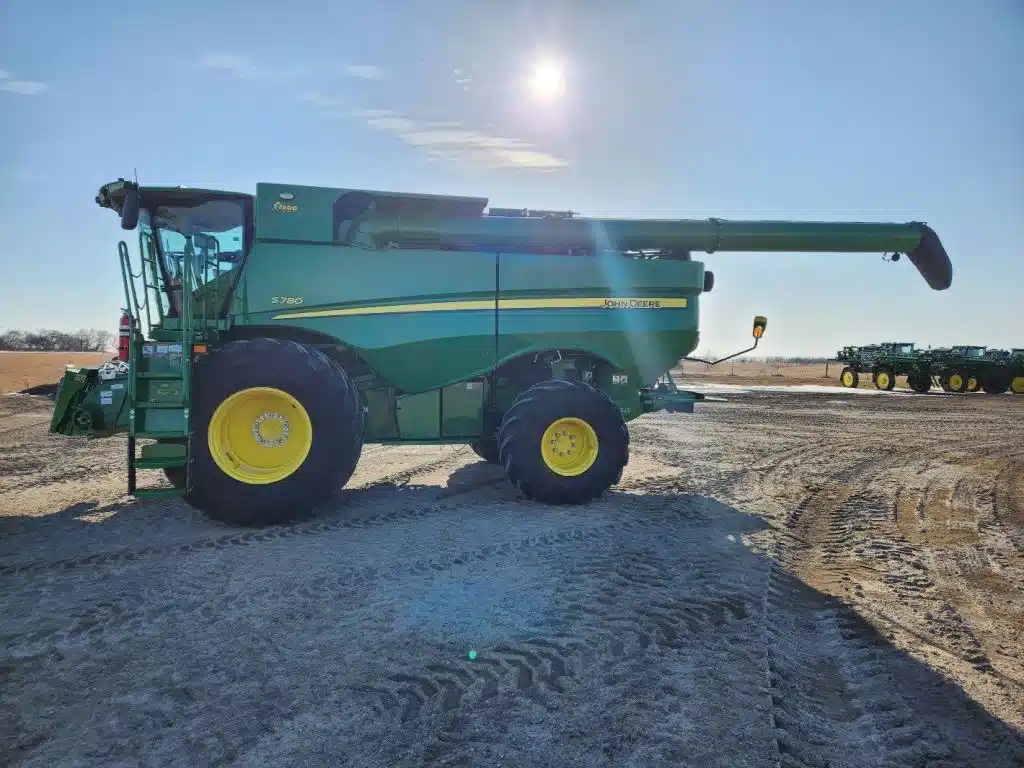 Gallery image 2 for 2024 John Deere S780 Combine