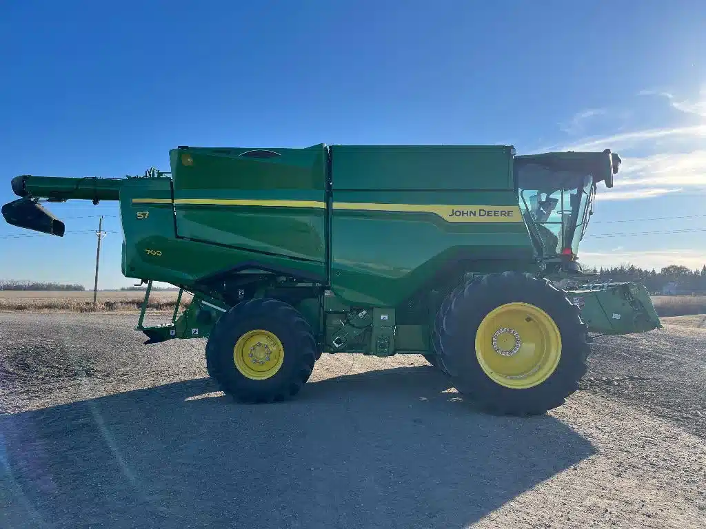 Gallery image 2 for 2025 John Deere S7 700 Combine