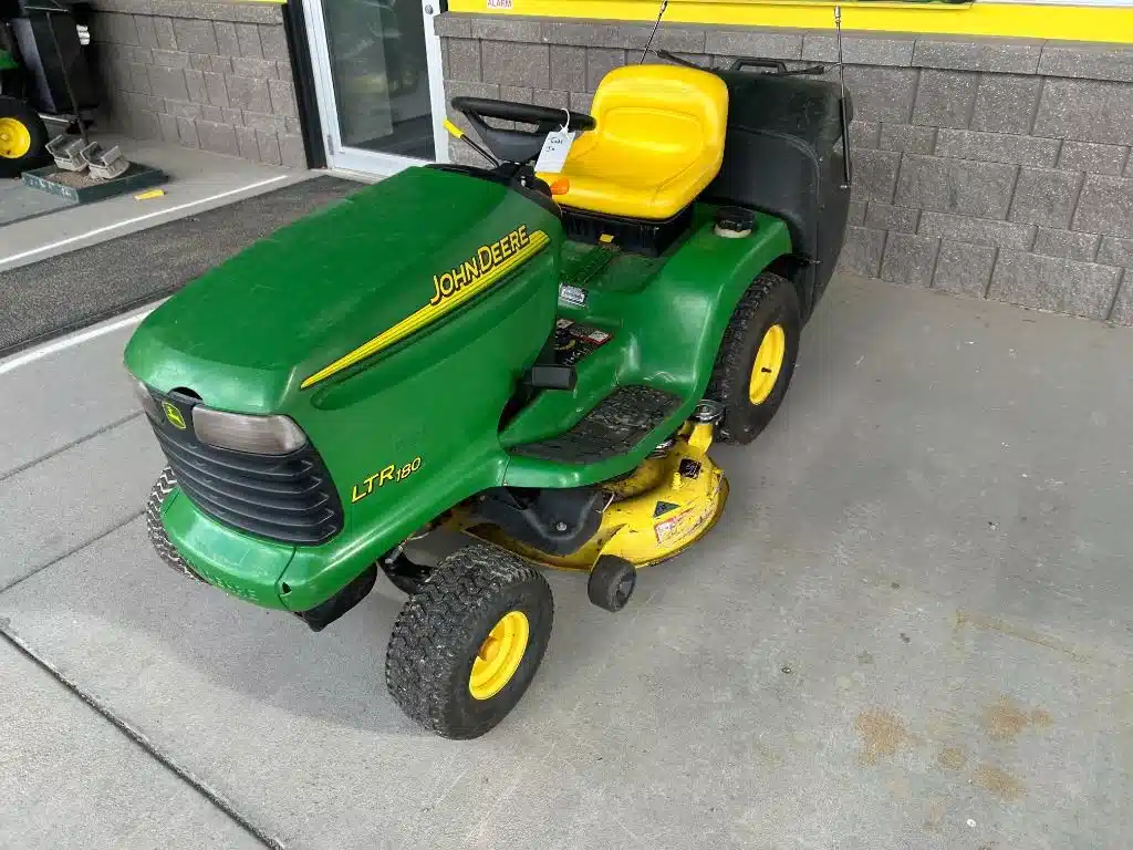 Used 2004 John Deere LTR180 Lawn Tractor