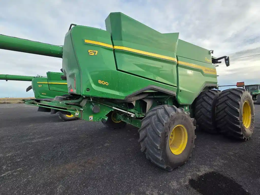 Gallery image 2 for Used 2025 John Deere S7 800 Combine