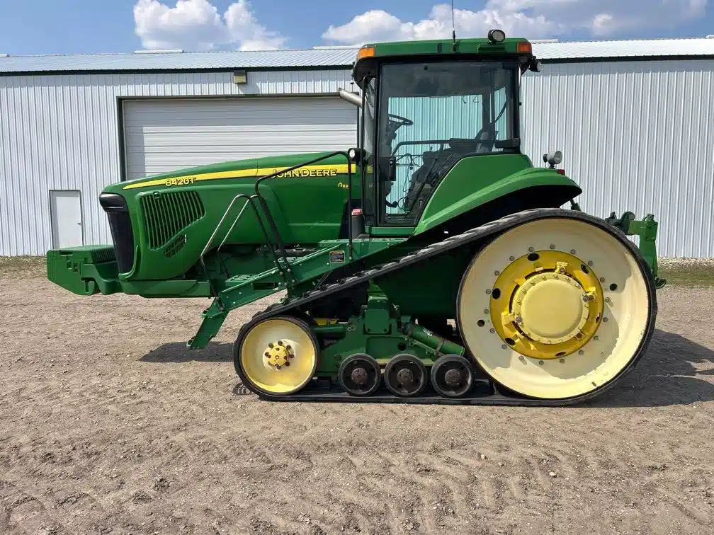 Gallery image 2 for Used 2002 John Deere 8420T Tractor