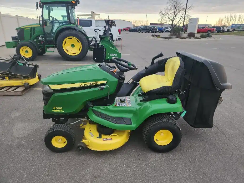 Gallery image 2 for Used 2014 John Deere X300 Lawn Tractor