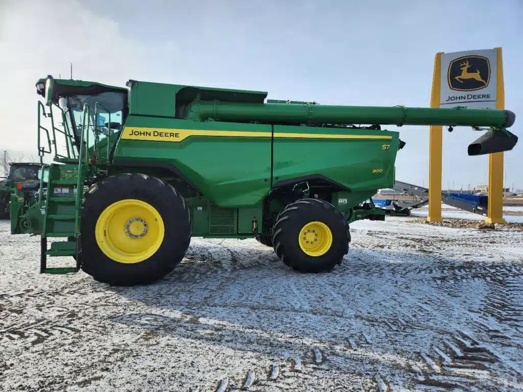 Gallery image 2 for 2025 John Deere S7 800 Combine