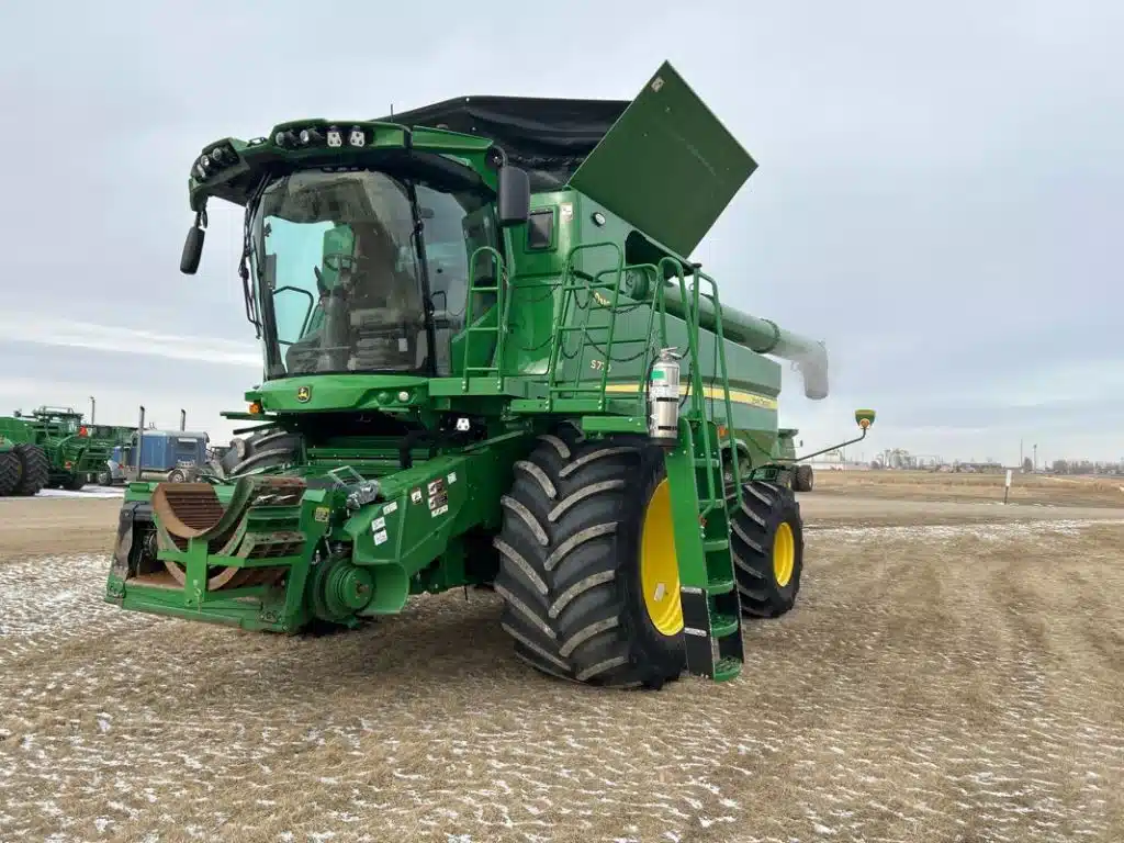Gallery image 1 for 2024 John Deere S770 Combine