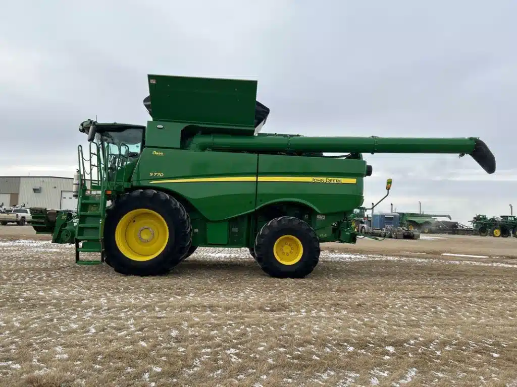 Gallery image 2 for 2024 John Deere S770 Combine