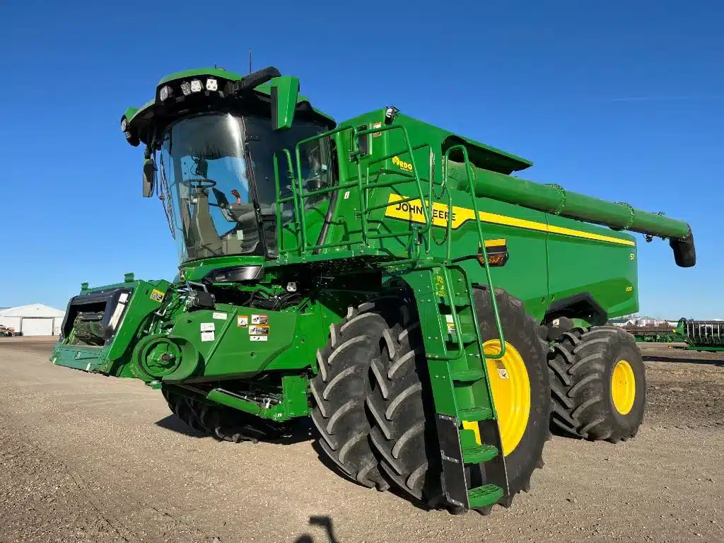 Gallery image 1 for 2025 John Deere S7 700 Combine