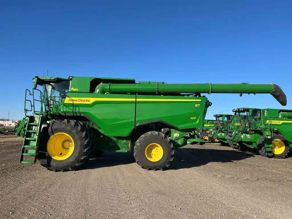 Gallery image 2 for 2025 John Deere S7 700 Combine