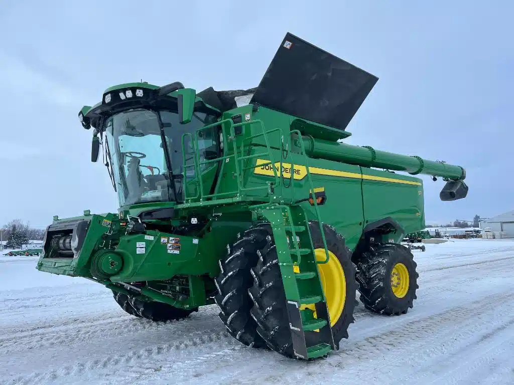 Gallery image 1 for 2025 John Deere S7 700 Combine