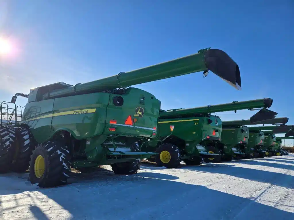 Gallery image 2 for 2024 John Deere S780 Combine