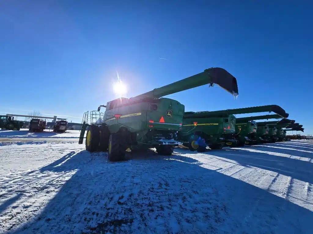 Gallery image 2 for 2024 John Deere S780 Combine