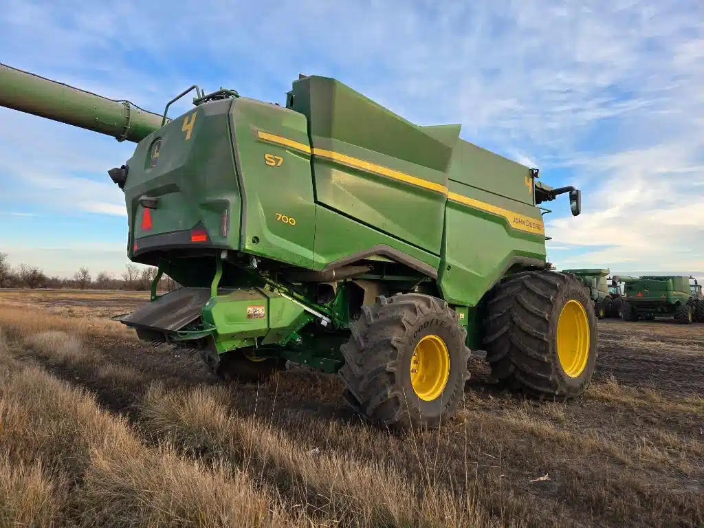 Gallery image 2 for 2025 John Deere S7 700 Combine