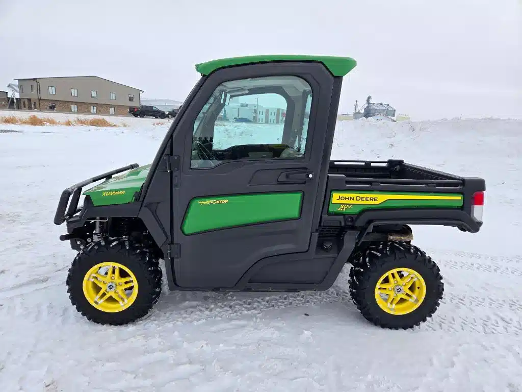 Gallery image 2 for 2021 John Deere XUV 835R Utility Vehicle