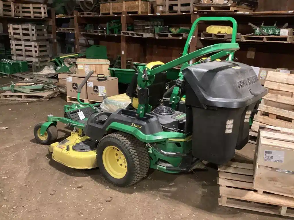 Gallery image 2 for Used 2022 John Deere Z530R Mower - Zero Turn