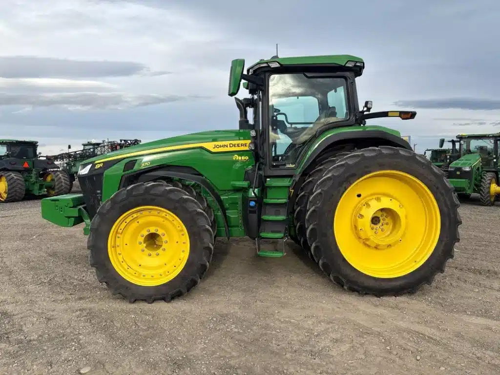 Gallery image 2 for 2025 John Deere 8R 370 Tractor