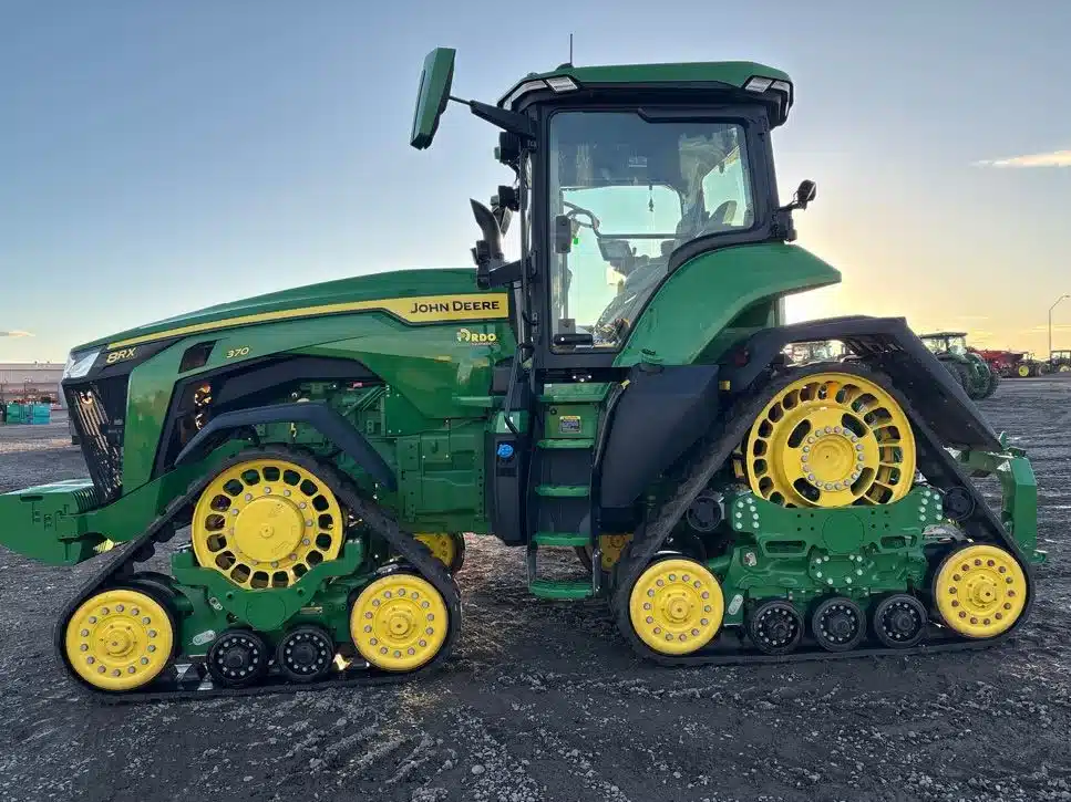 Gallery image 2 for 2025 John Deere 8R 370 Tractor
