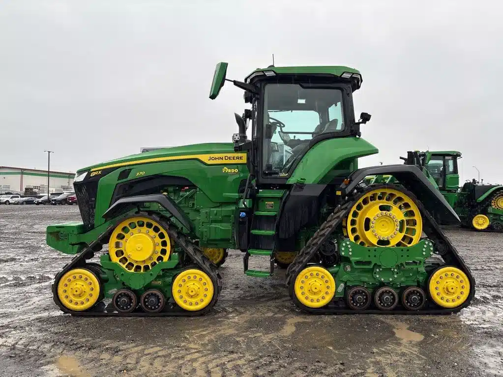 Gallery image 2 for 2025 John Deere 8R 370 Tractor