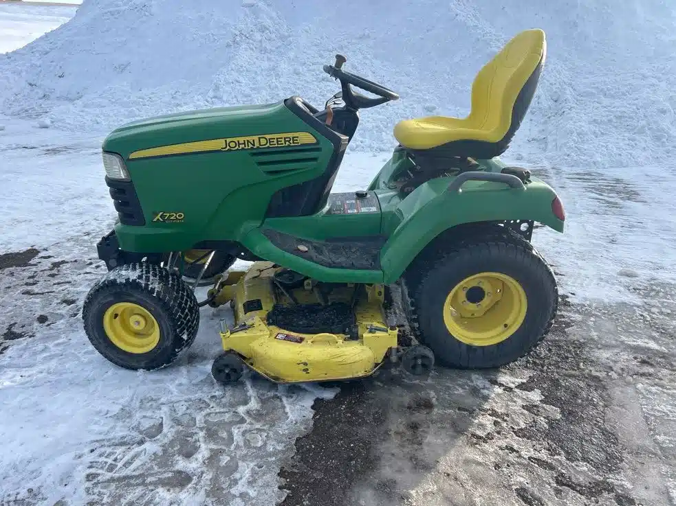 Gallery image 2 for 2011 John Deere X720 Lawn Tractor