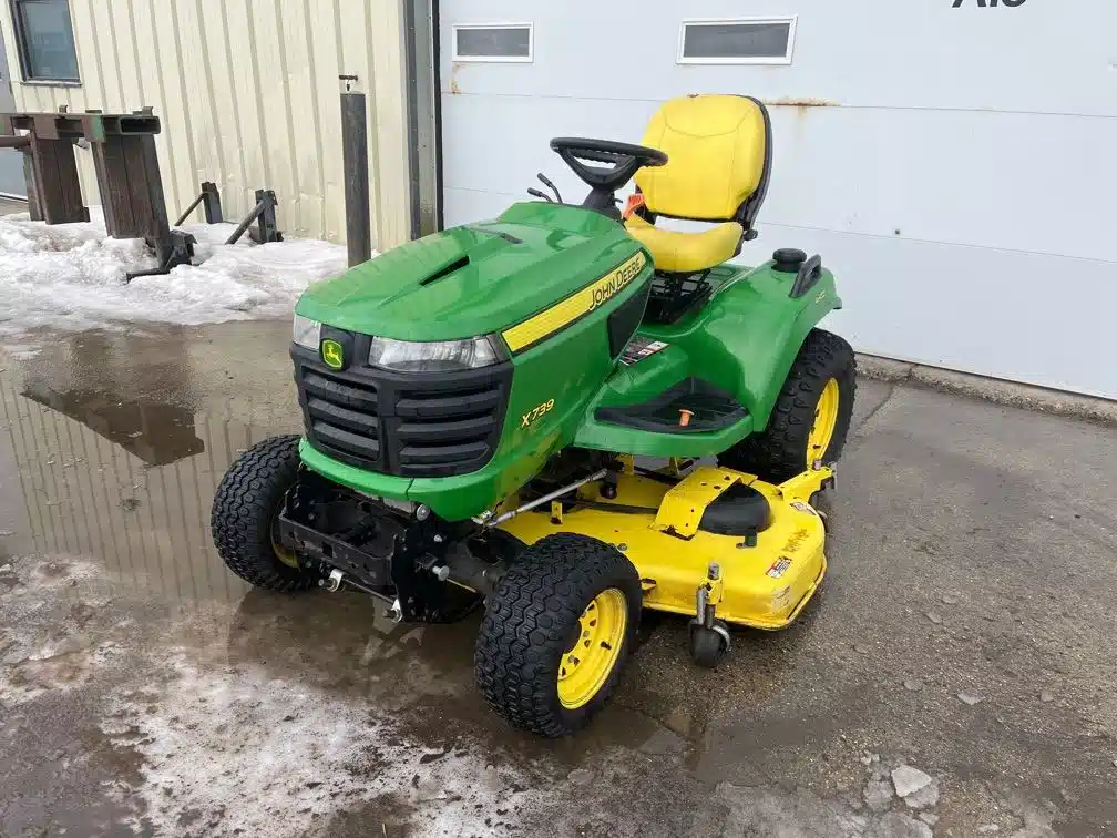 Gallery image 1 for 2013 John Deere X739 Lawn Tractor