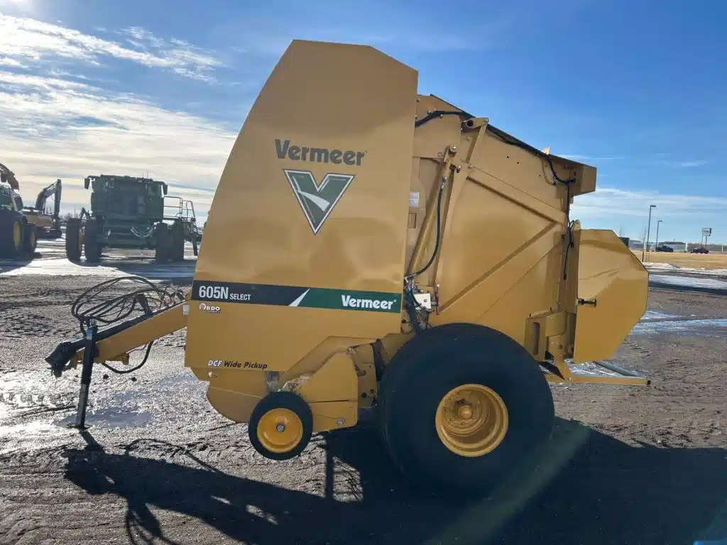 Gallery image 2 for 2018 Vermeer 605N Round Baler