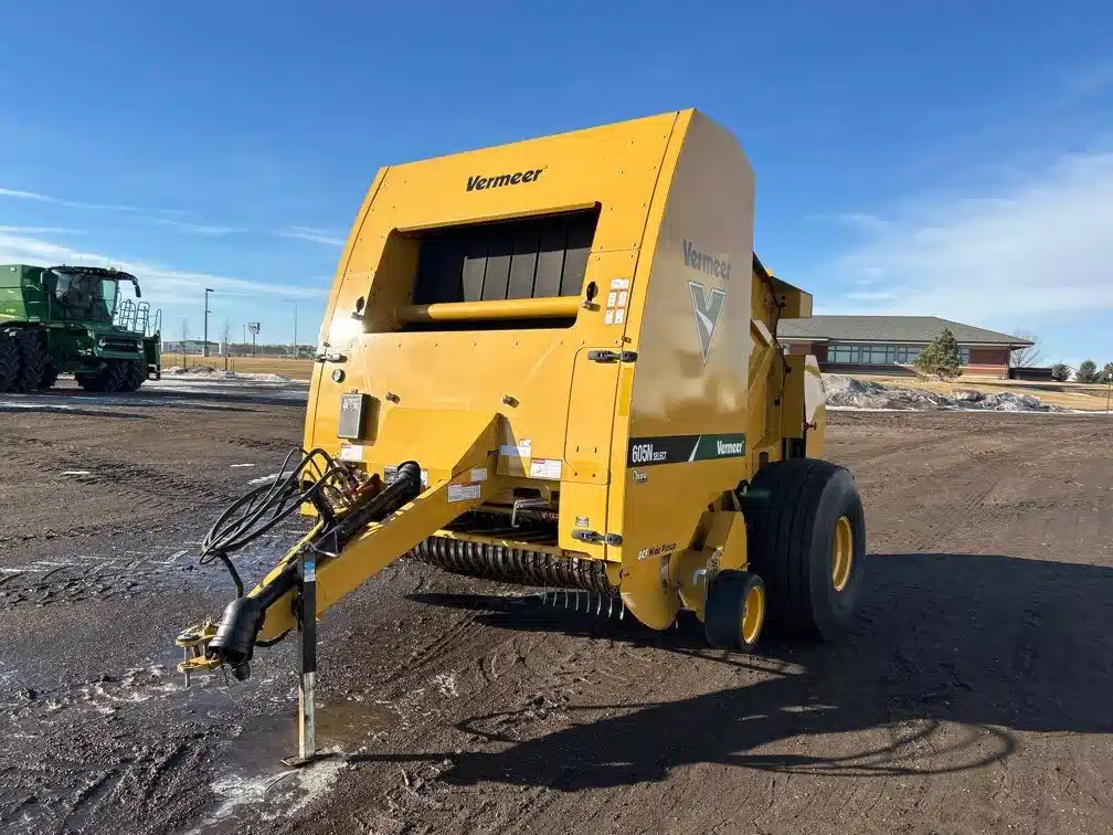 Gallery image 1 for 2018 Vermeer 605N Round Baler