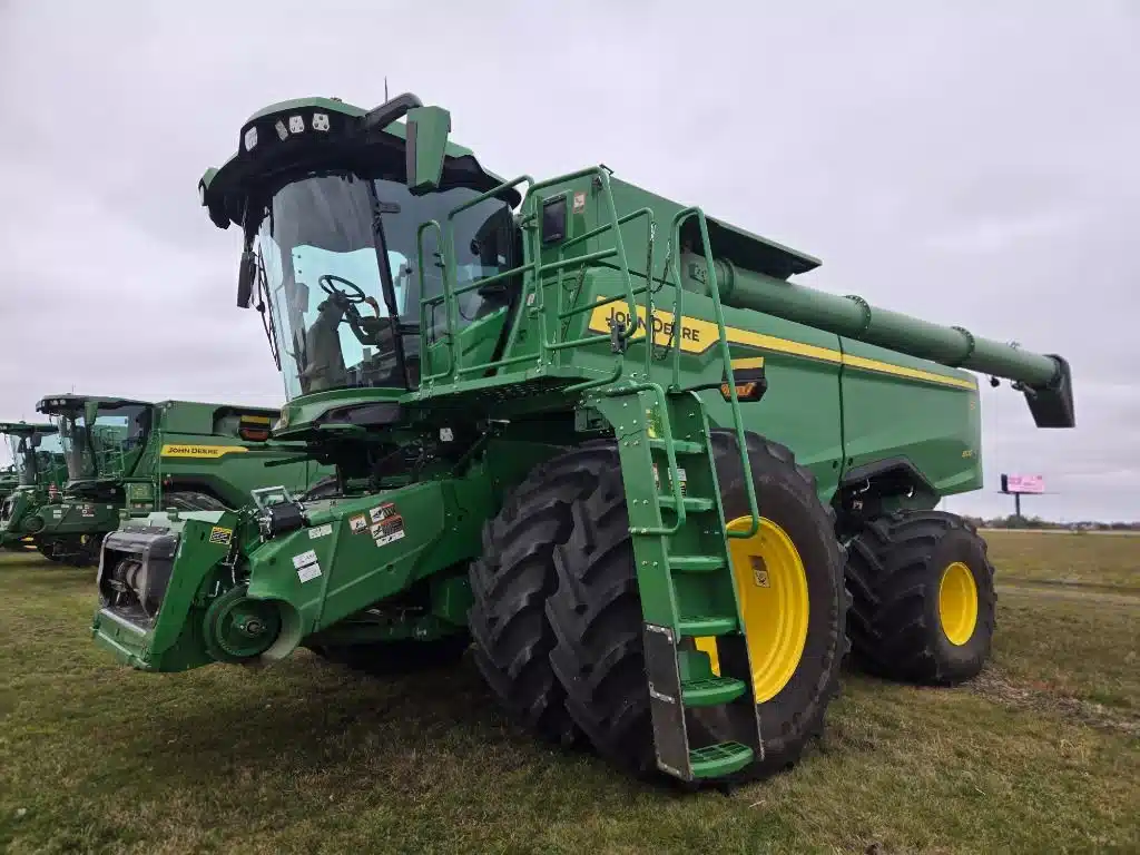 Gallery image 2 for Used 2025 John Deere S7 800 Combine