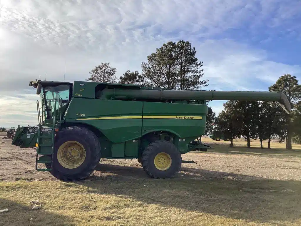 Gallery image 2 for 2024 John Deere S780 Combine