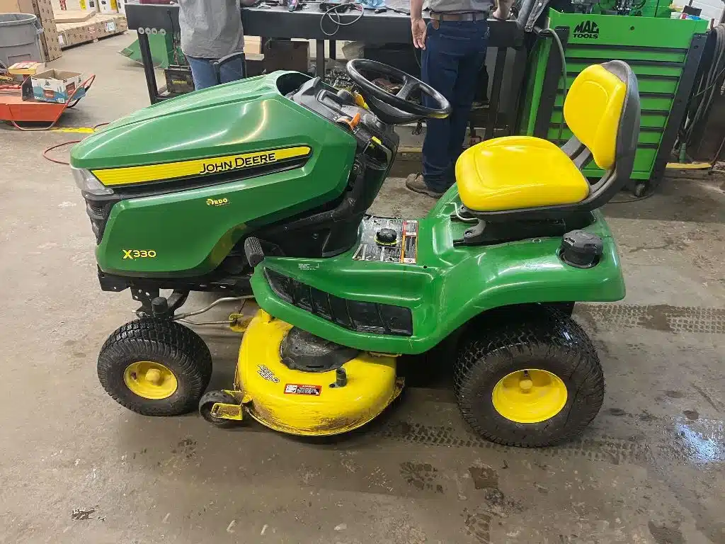 Gallery image 2 for 2021 John Deere X330 Lawn Tractor