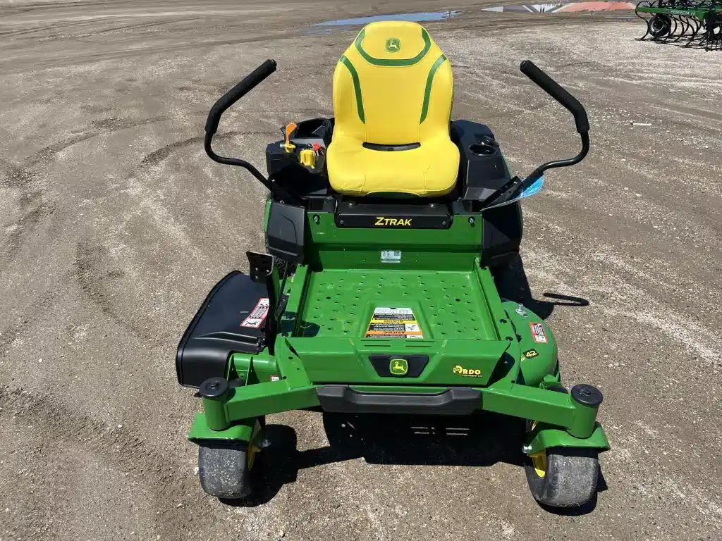 Gallery image 2 for 2025 John Deere Z320M Mower - Zero Turn